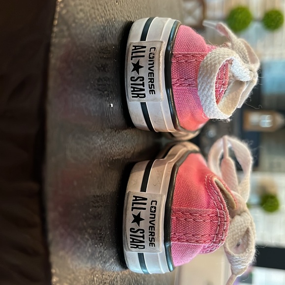 Baby Chuck Taylor Converse, Size 4 - Picture 2 of 8